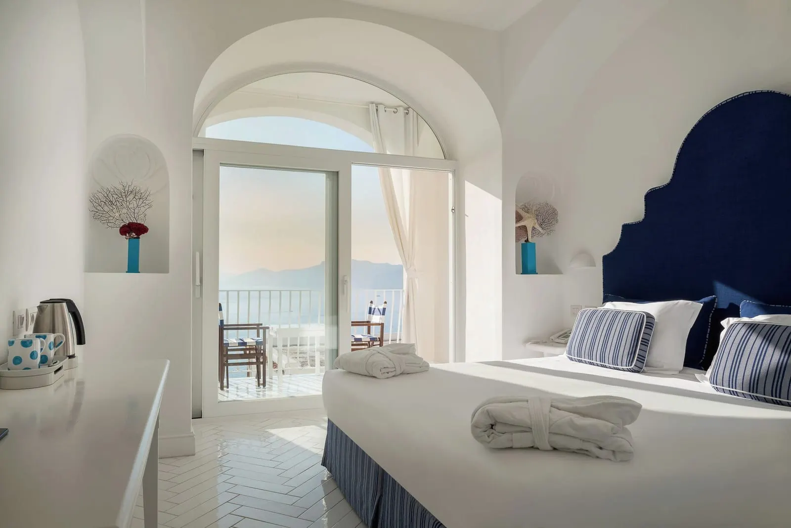 Hotel Tramonto d'Oro: A Deluxe room opening onto its sea-view balcony
