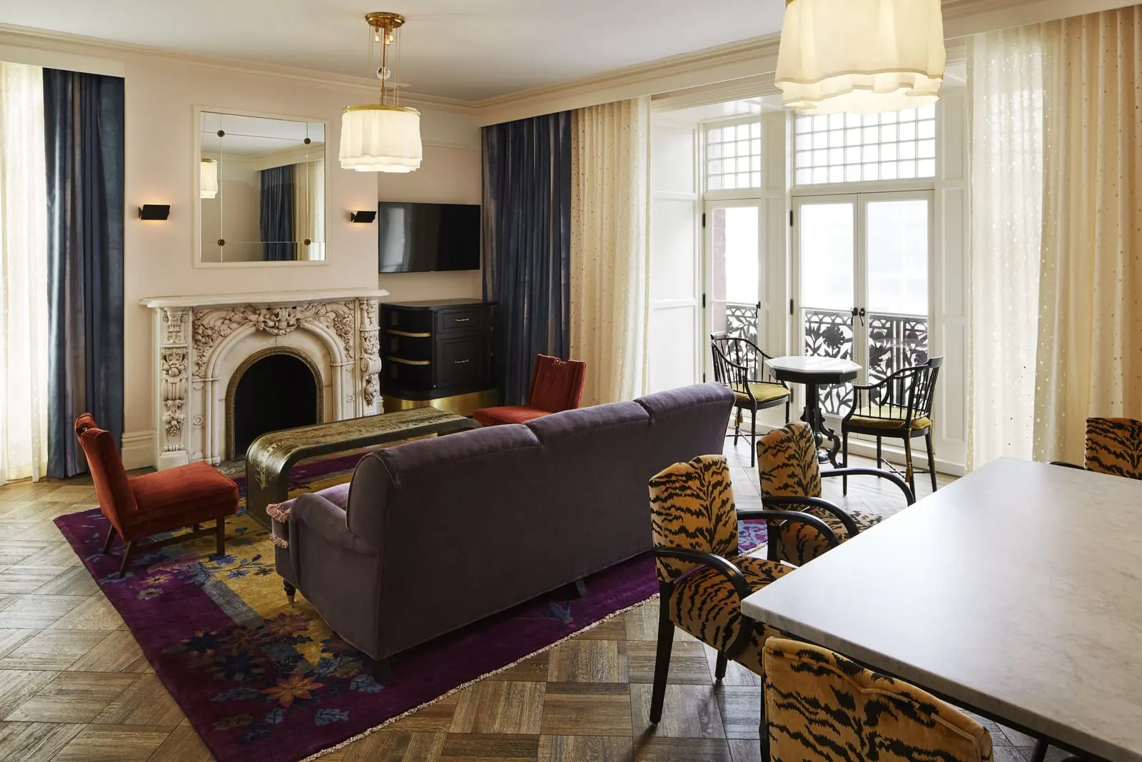 Hotel Chelsea: A suite with a fireplace