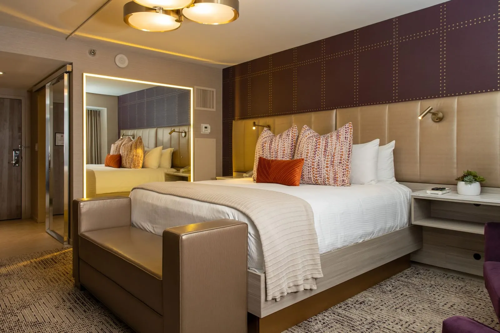 SAHARA Las Vegas: A Marra Style King with its backlit mirror