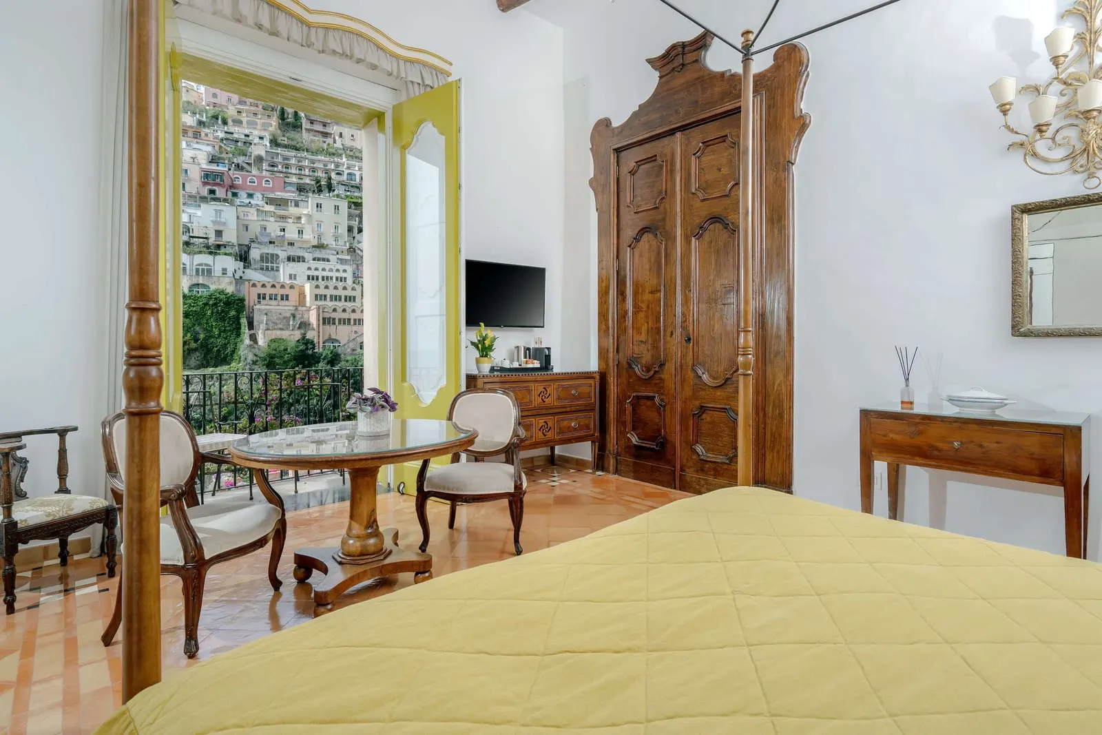 Palazzo Murat: A Deluxe Sea View room with a four-poster bed
