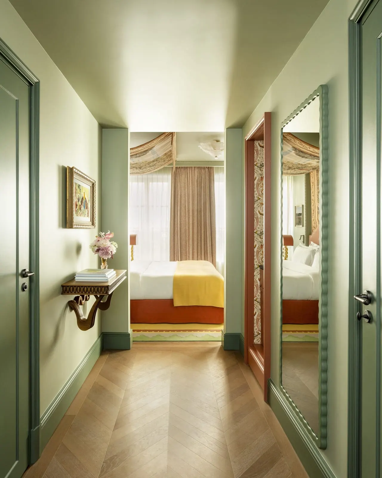 Le Grand Mazarin: Chevron parquet leading to a canopied bed