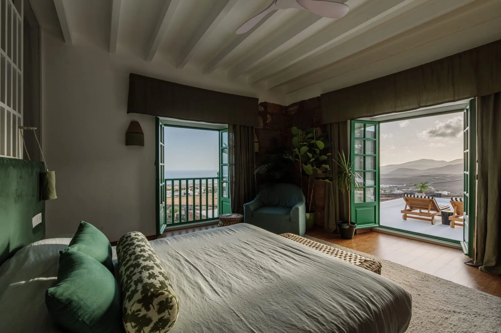 Hotel César Lanzarote: A suite opening onto its terrace and the sea