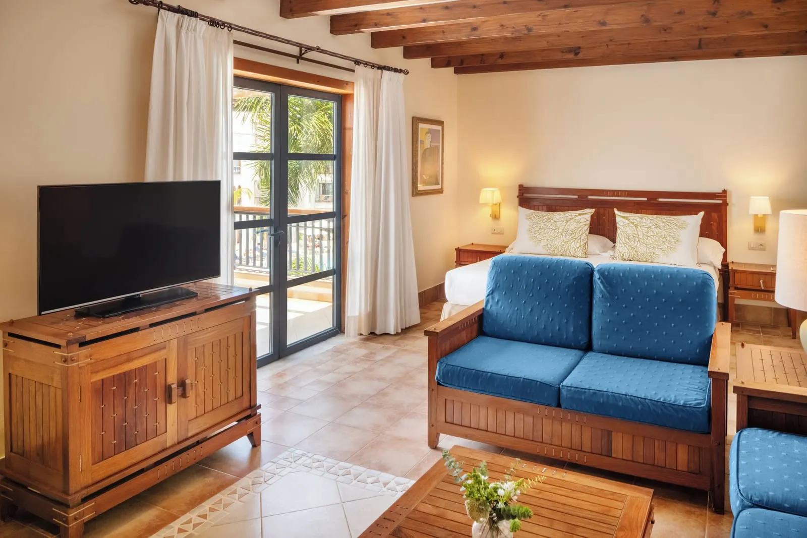Double Superior Relax at Princesa Yaiza Suite Hotel Resort: a double bed beside a blue sofa and a television, with glass doors to the terrace