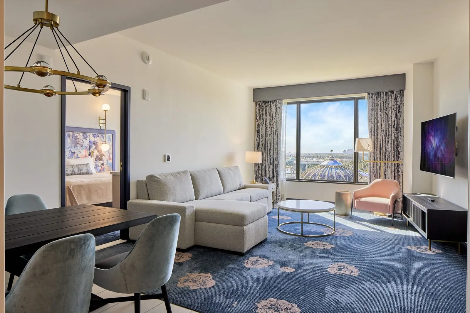 Universal Helios Grand Hotel, a Loews Hotel: A Celestial Suite's living room above the park