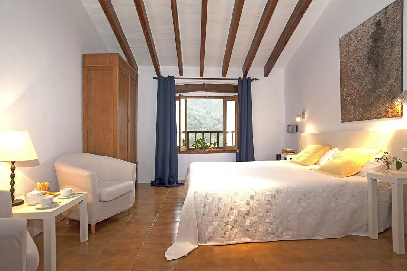 Fornalutx Petit Hotel: A mountain-view double under timber beams