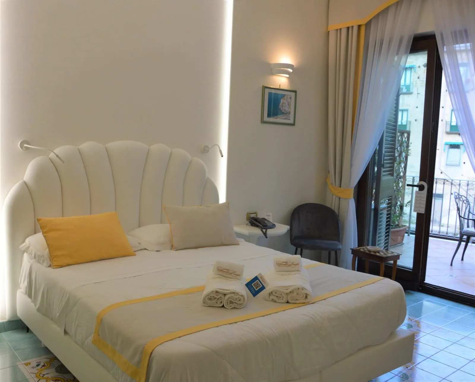 Hotel Santa Lucia: A Superior Double with its balcony door
