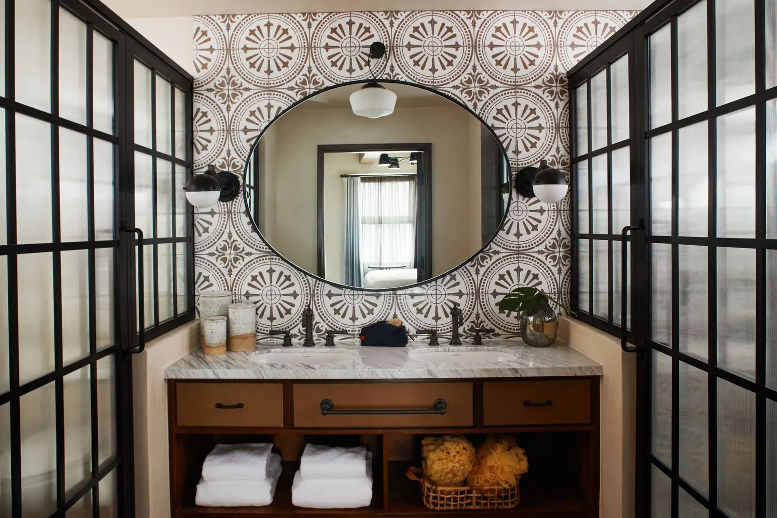 Hotel Figueroa: A suite bathroom with a double vanity