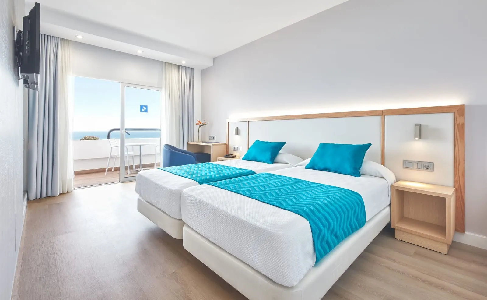 Hotel Lancelot: A Double Room Sea View with its balcony