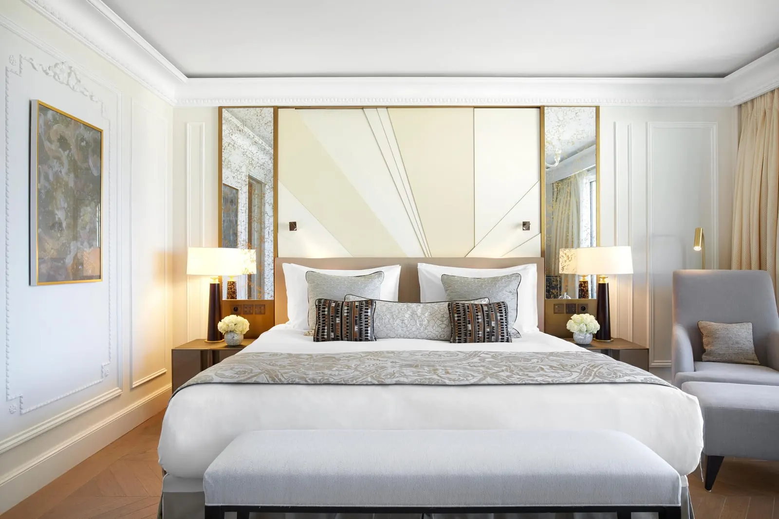Exclusive Room with sea view and terrace at Hôtel de Paris Monte-Carlo: the double bed with a bench and lamps on both bedside tables