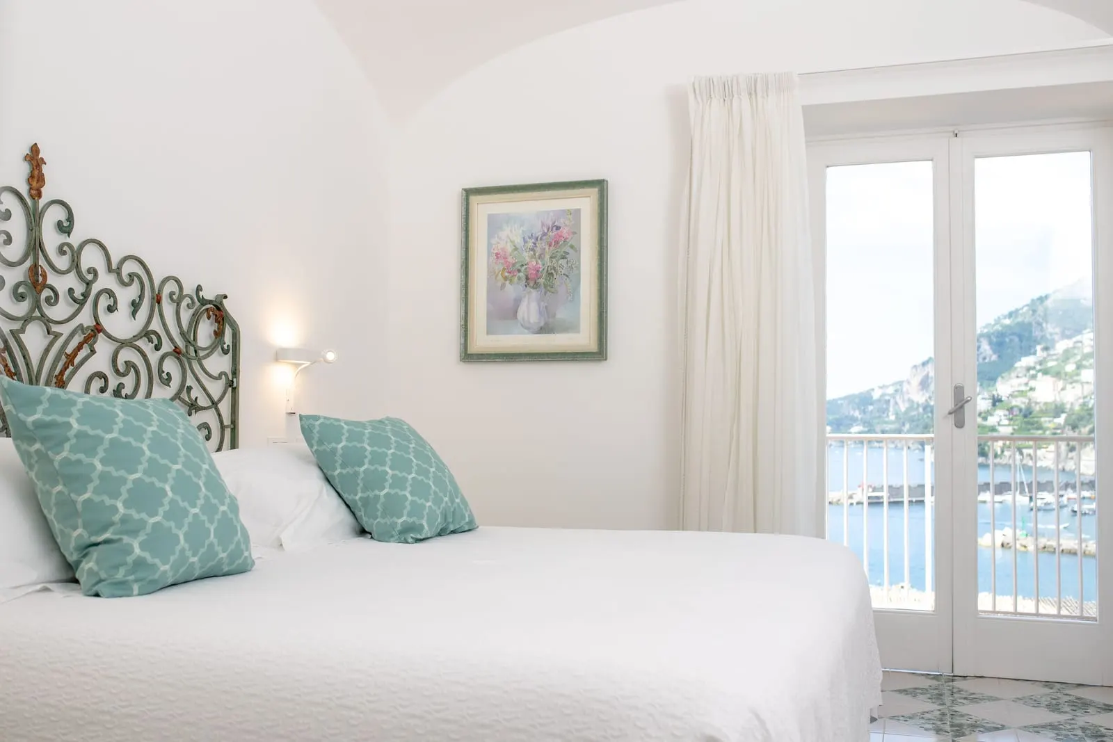 Hotel Marina Riviera: A Deluxe room with its balcony over the bay