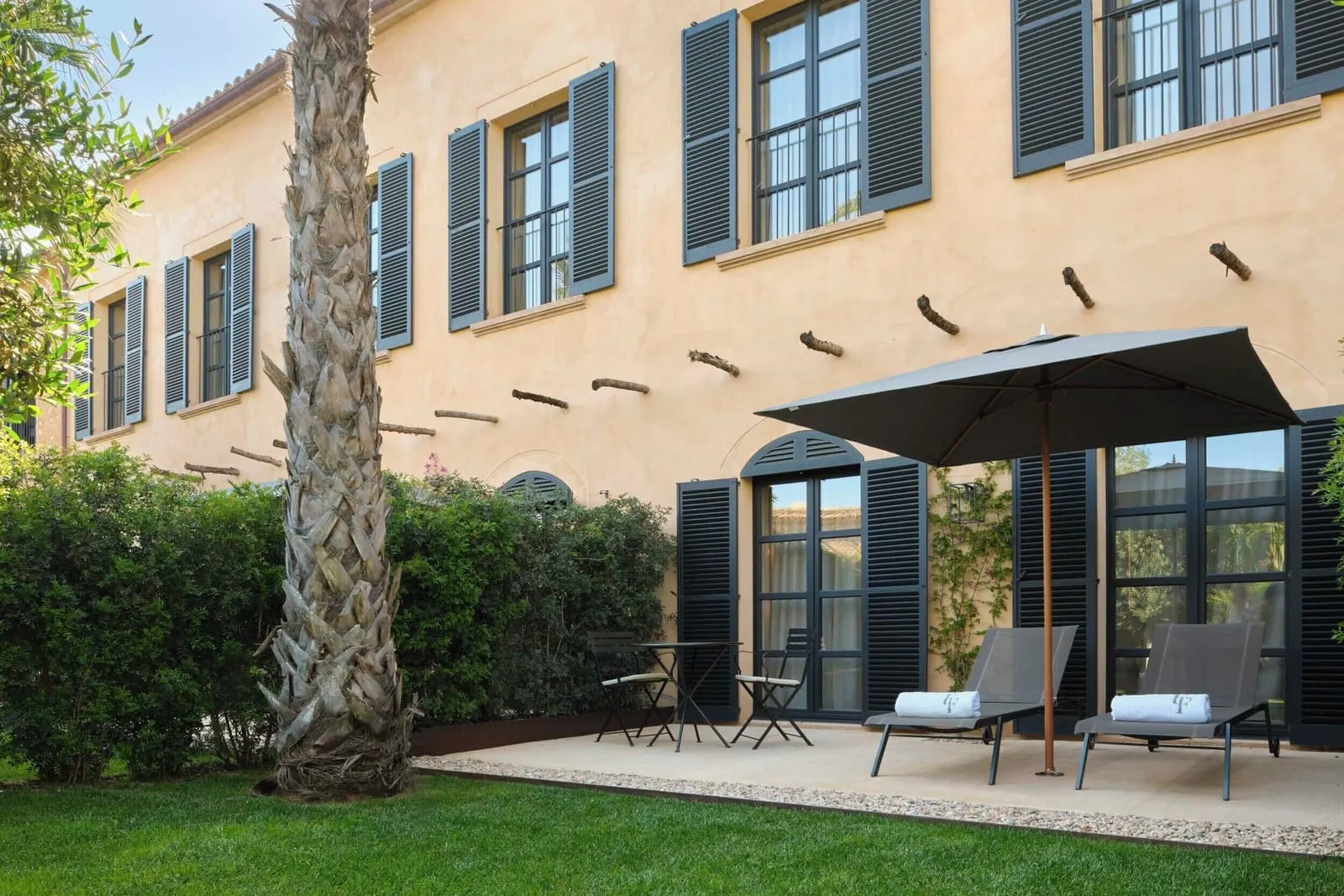 Can Ferrereta: A Terrace Suite's private garden, with loungers