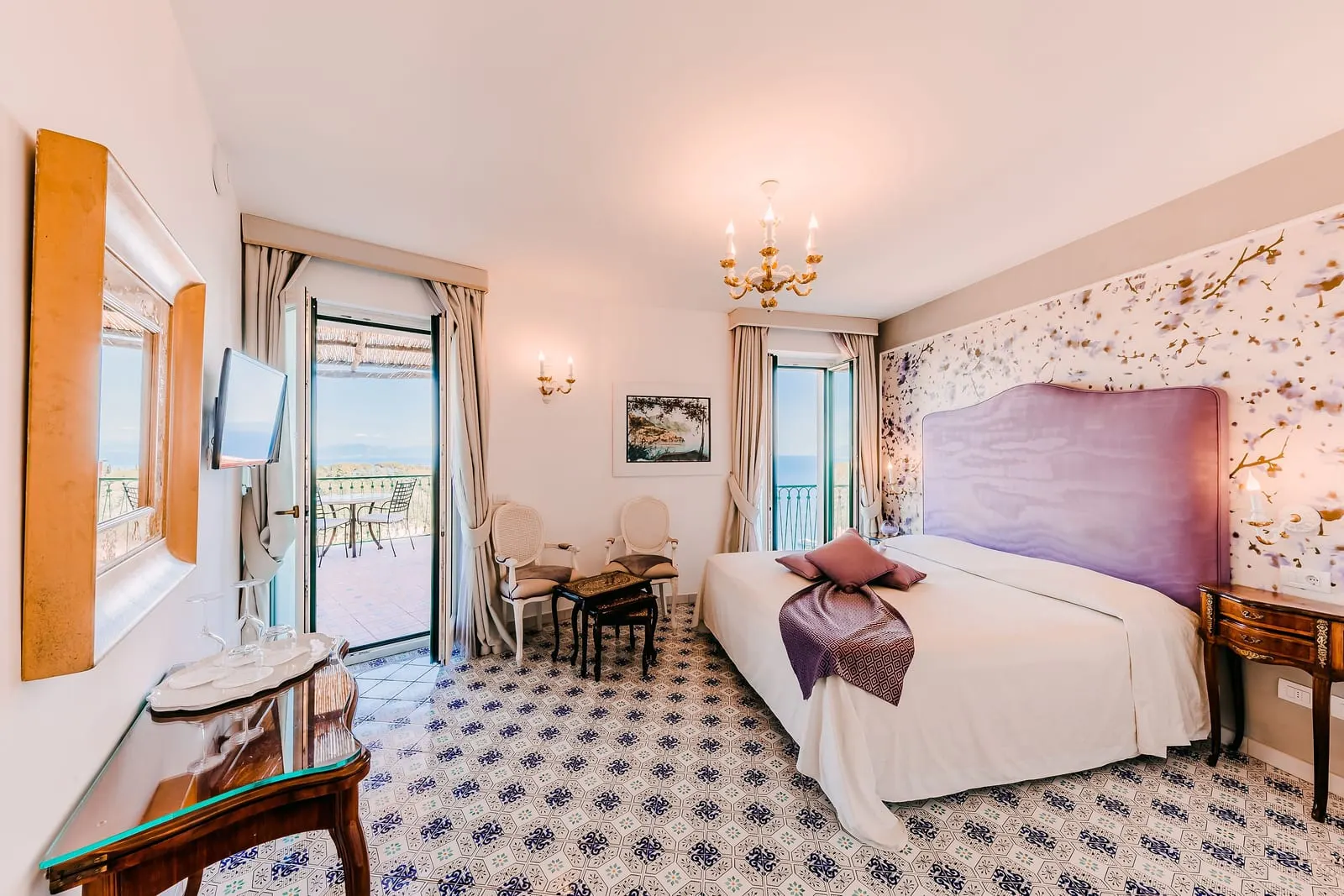 Palazzo Pascal: The Romantic Suite Lillà, opening onto its terrace