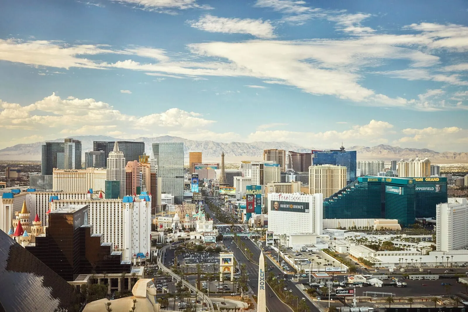 Four Seasons Hotel Las Vegas: Looking north up the Strip over the Luxor pyramid