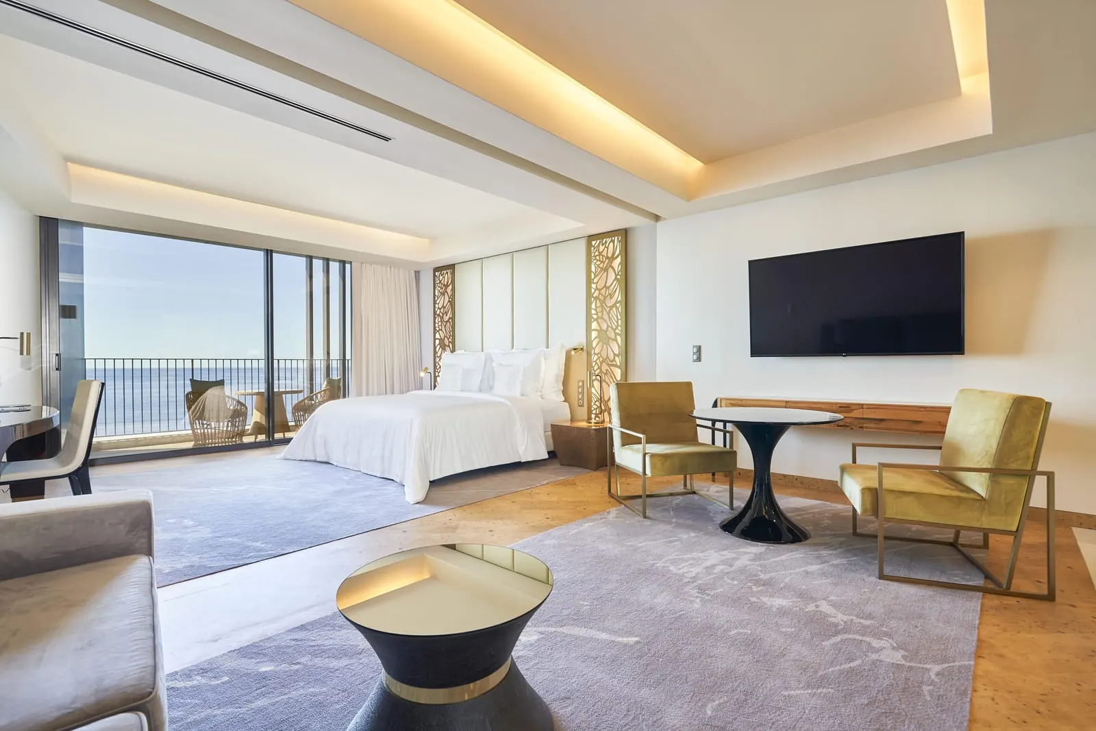 Savoy Palace: A sea-view room opening onto its balcony