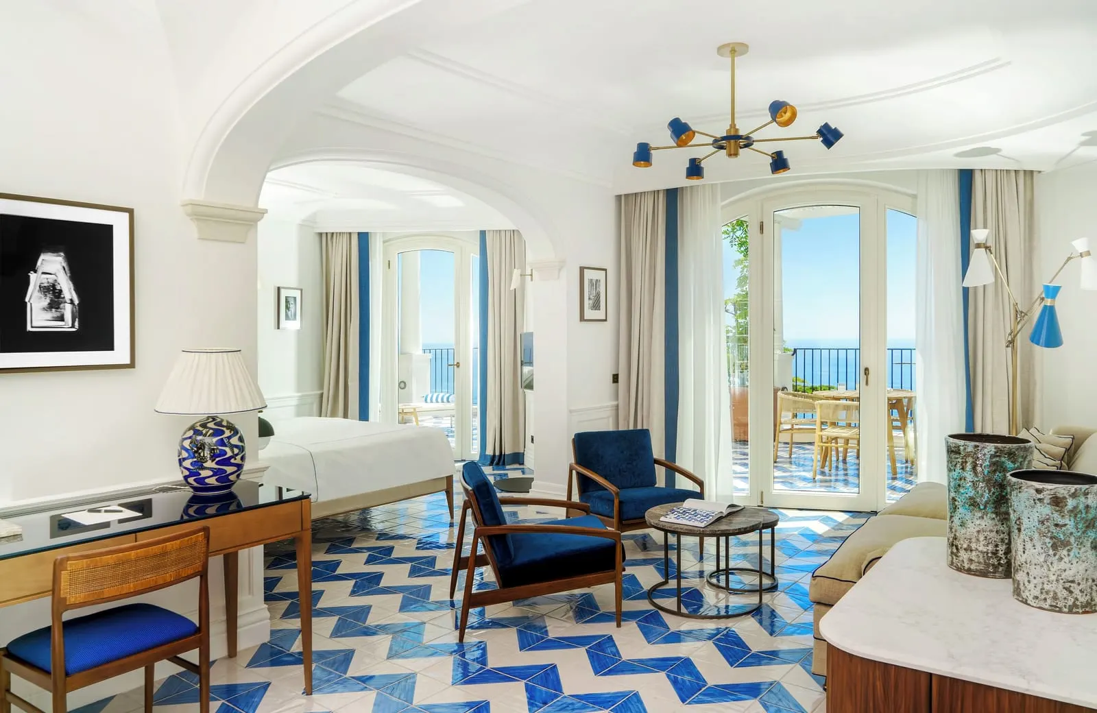 Borgo Santandrea: A Deluxe Suite with its terrace over the sea