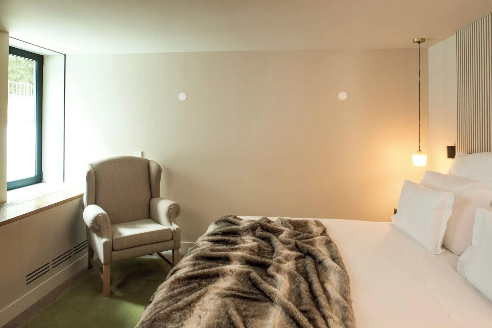Superior Two Bedroom at Memmo Príncipe Real: a bedroom with a bed, a wing chair and a window