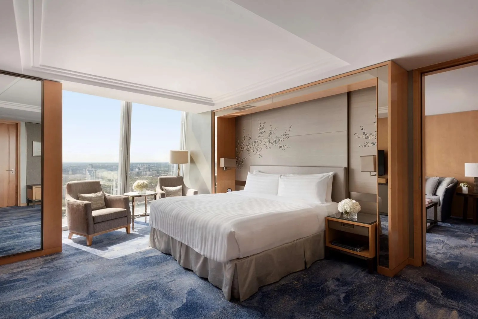 Premier Shard Suite at Shangri-La The Shard: the bed and two armchairs by floor-to-ceiling windows