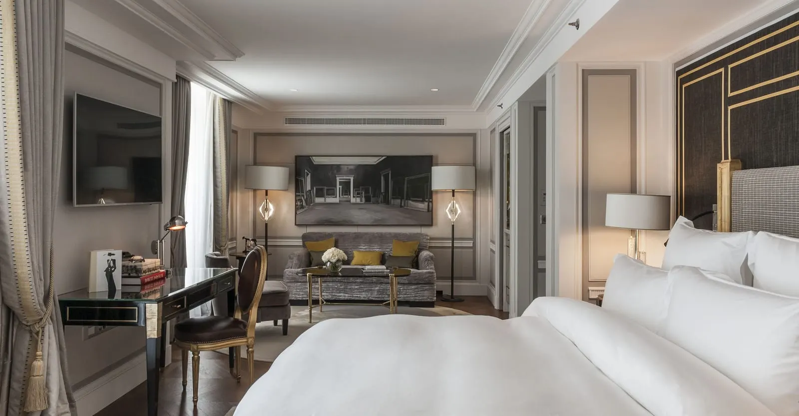 Hôtel de Crillon, A Rosewood Hotel: A Grand Premier Room with its sitting area