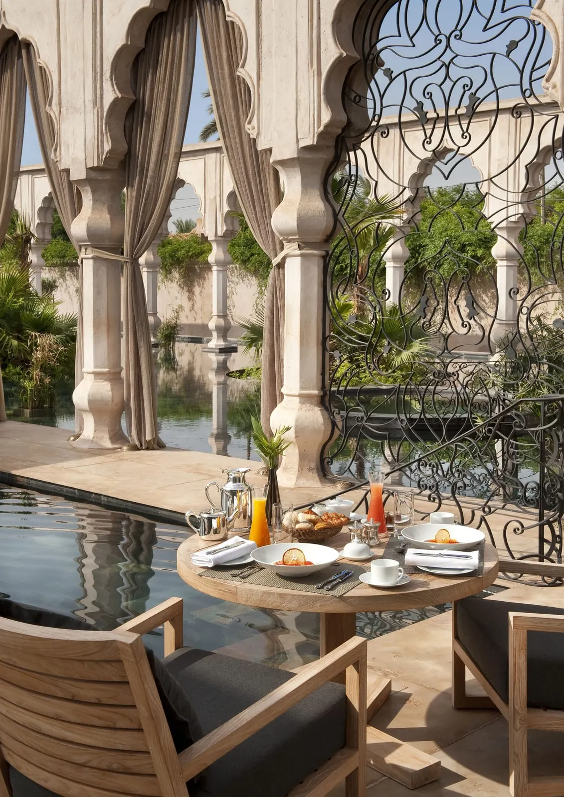 Palais Namaskar: Breakfast laid beside a reflecting pool