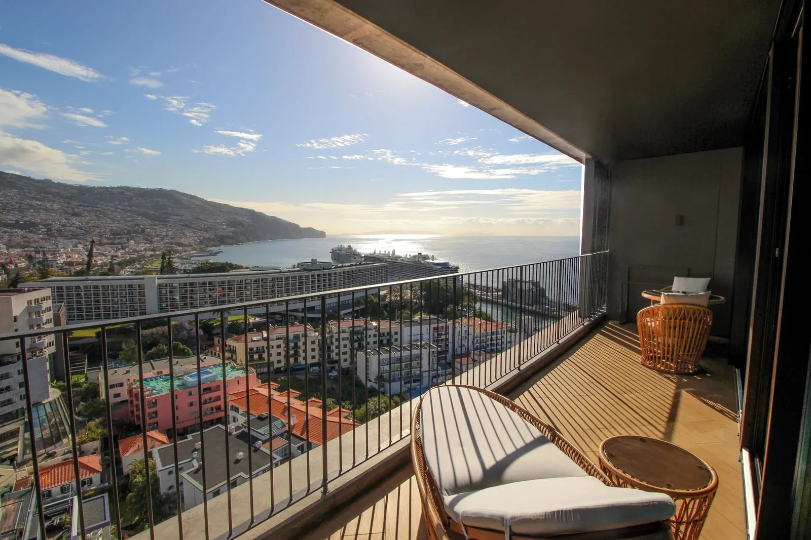Savoy Palace: A balcony looking across Funchal Bay