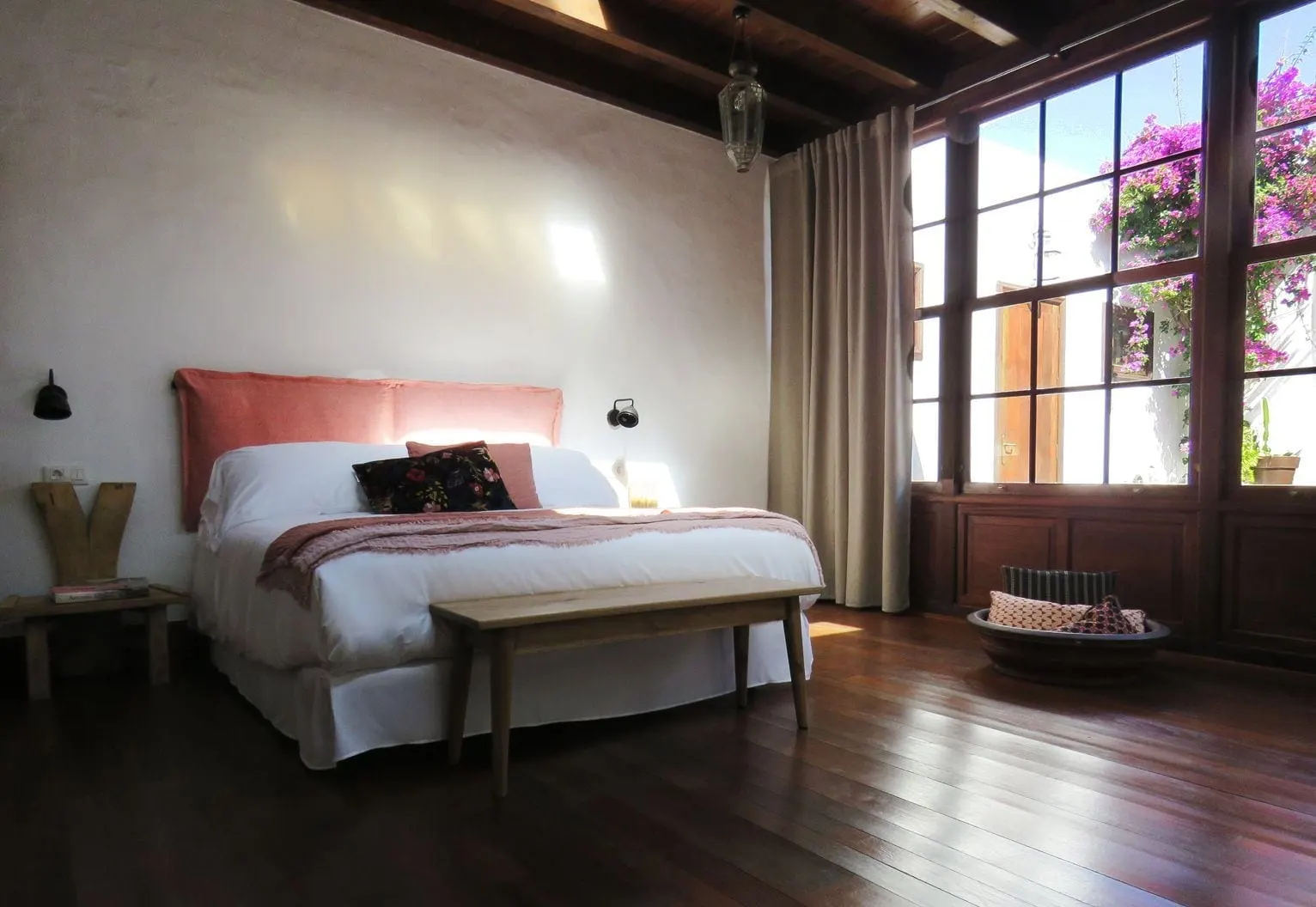 Hotel Boutique Palacio Ico: Suite 04, its windows onto its own patio
