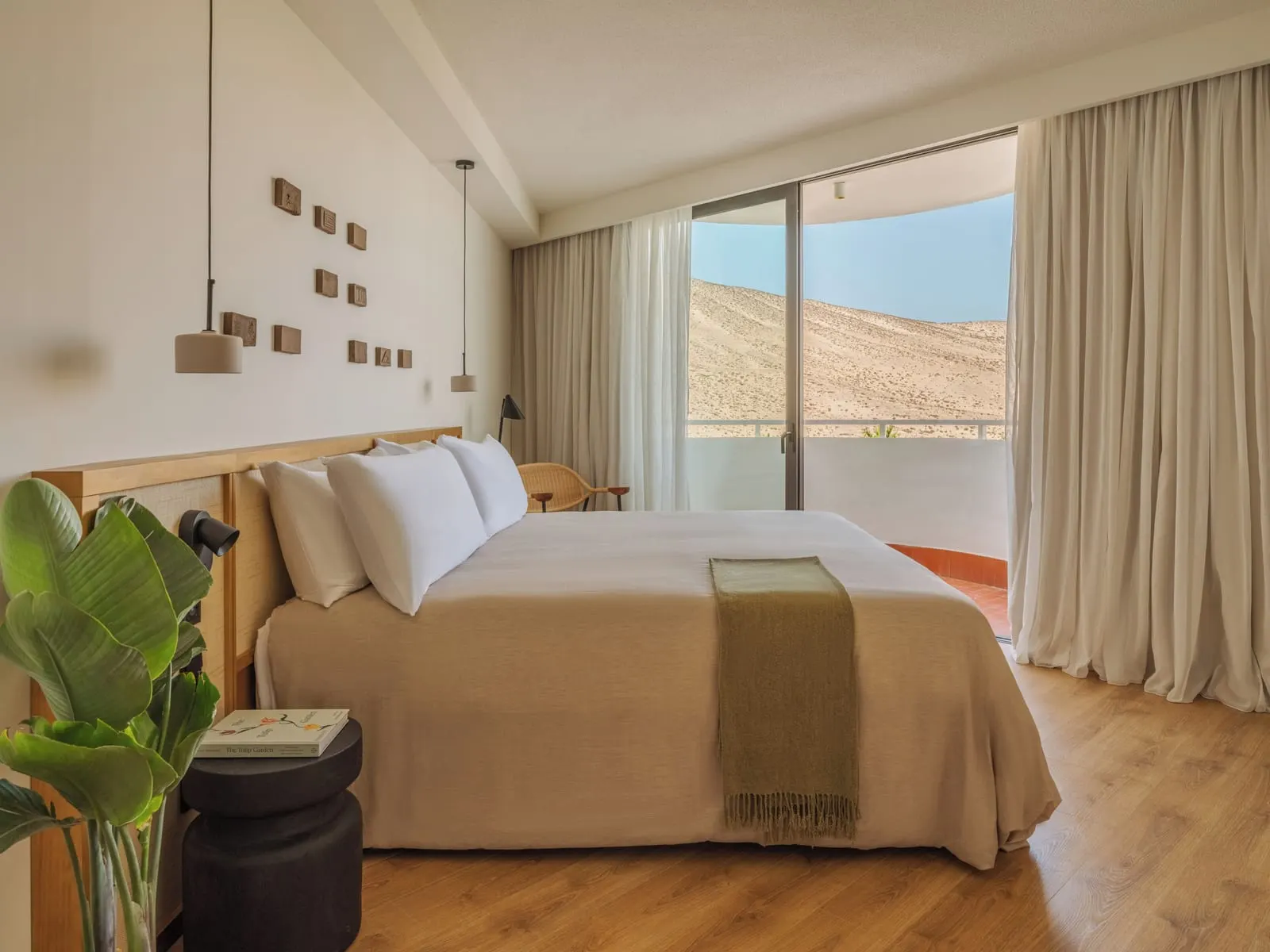 Paradisus by Meliá Fuerteventura: A Suite bedroom with its balcony door