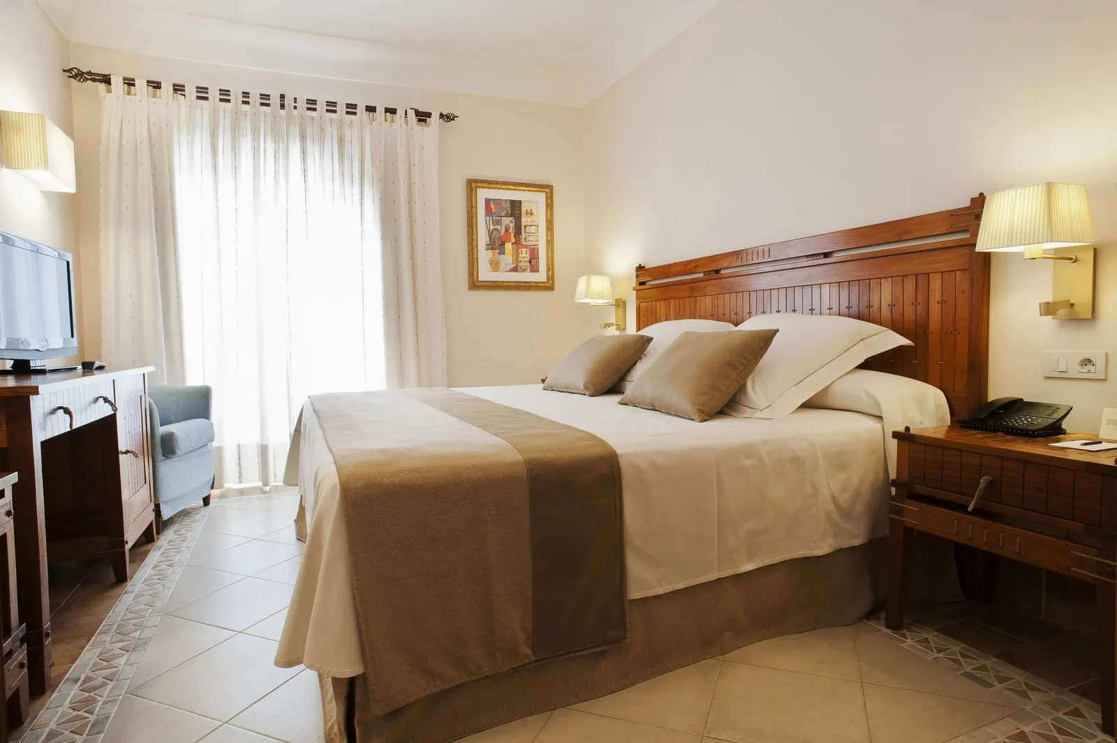 Family Suite in the annex at Princesa Yaiza Suite Hotel Resort: a double bed with a dark wood headboard and a window beside it