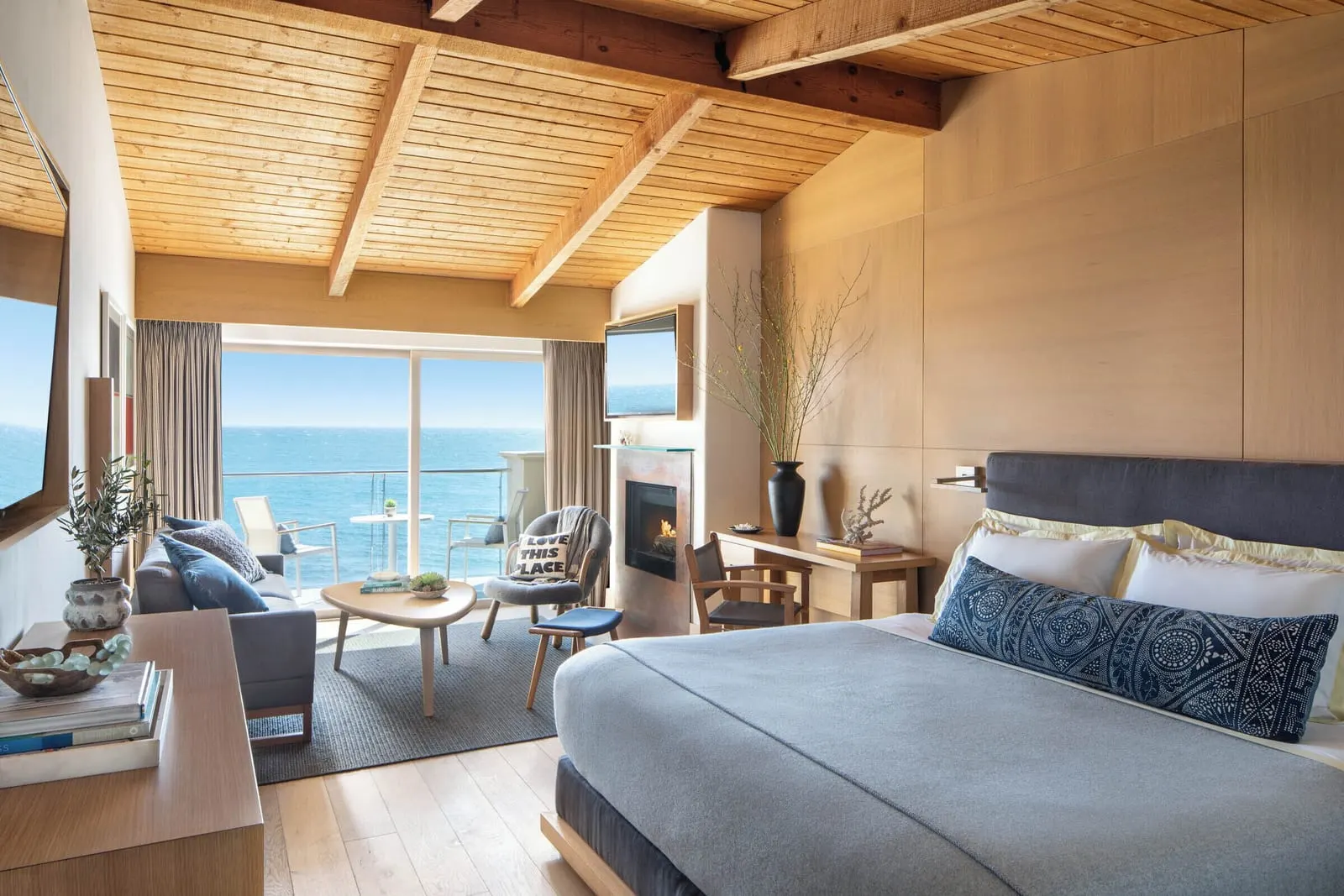 Malibu Beach Inn: A King Premier Ocean Front Room with fireplace