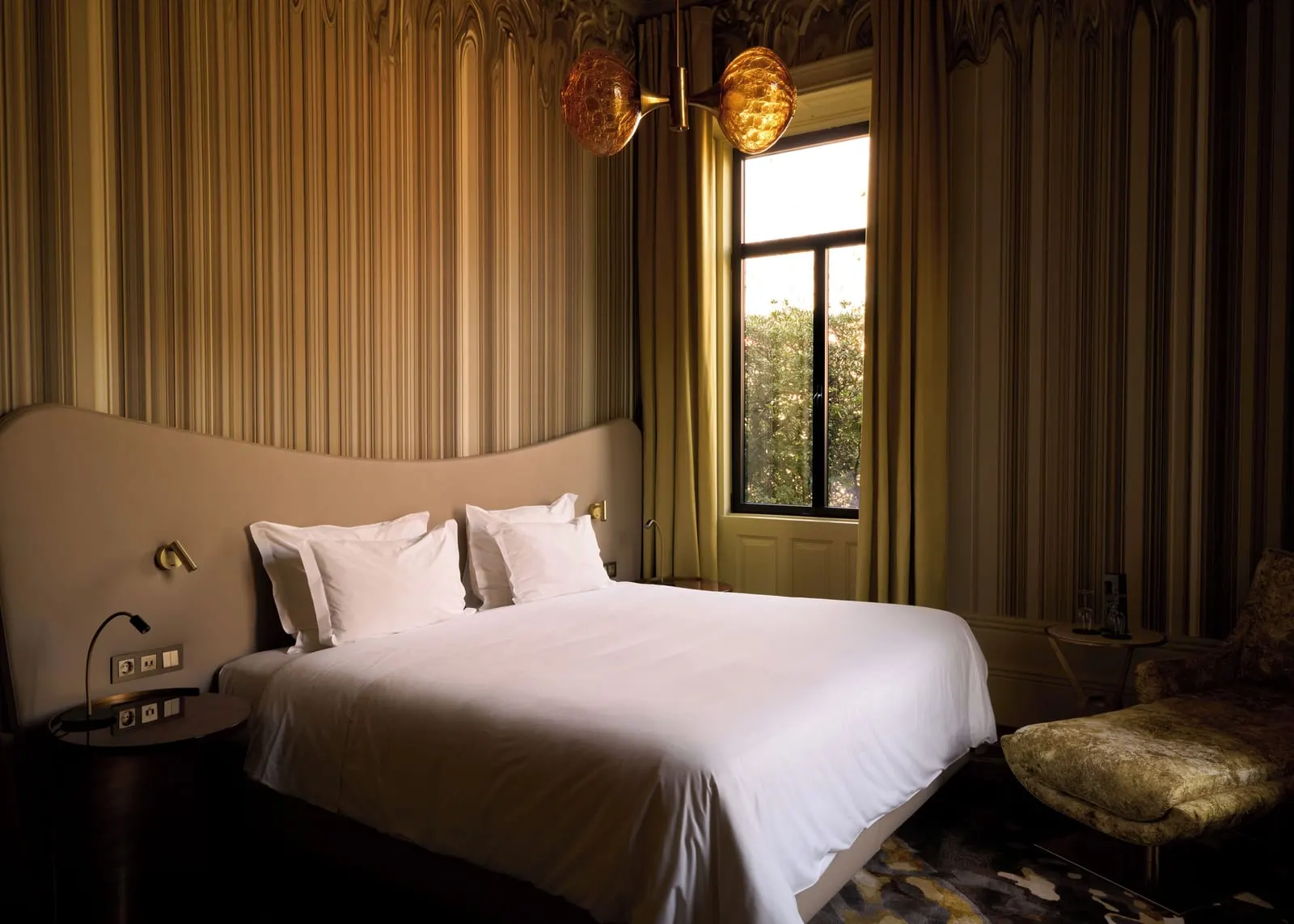 Manor House Garden Suite at Vila Foz: the bedroom, with the bed, a bench and a window onto trees