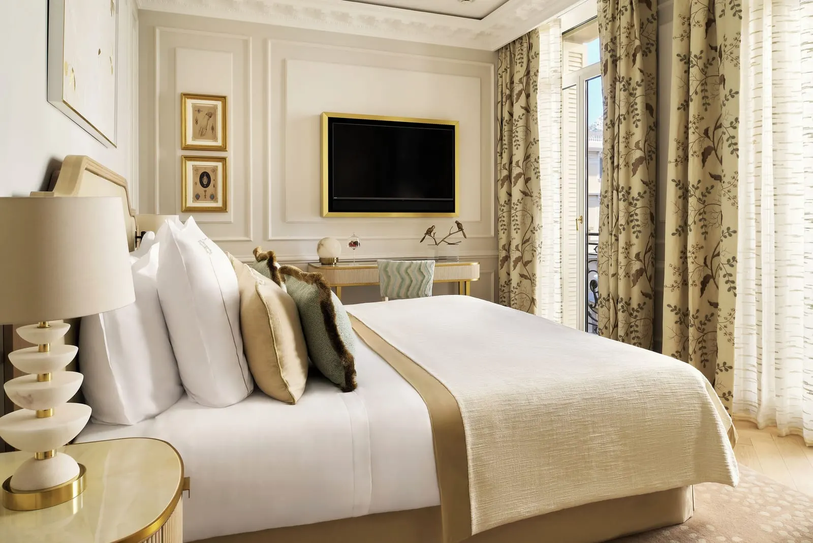 Deluxe Prestige Room at Hôtel Hermitage Monte-Carlo: the bed, a wall-mounted television and a desk by the window