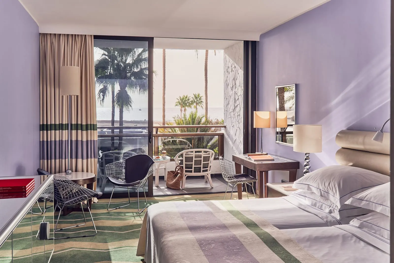 Seaside Palm Beach: A Superior Room in violet and green