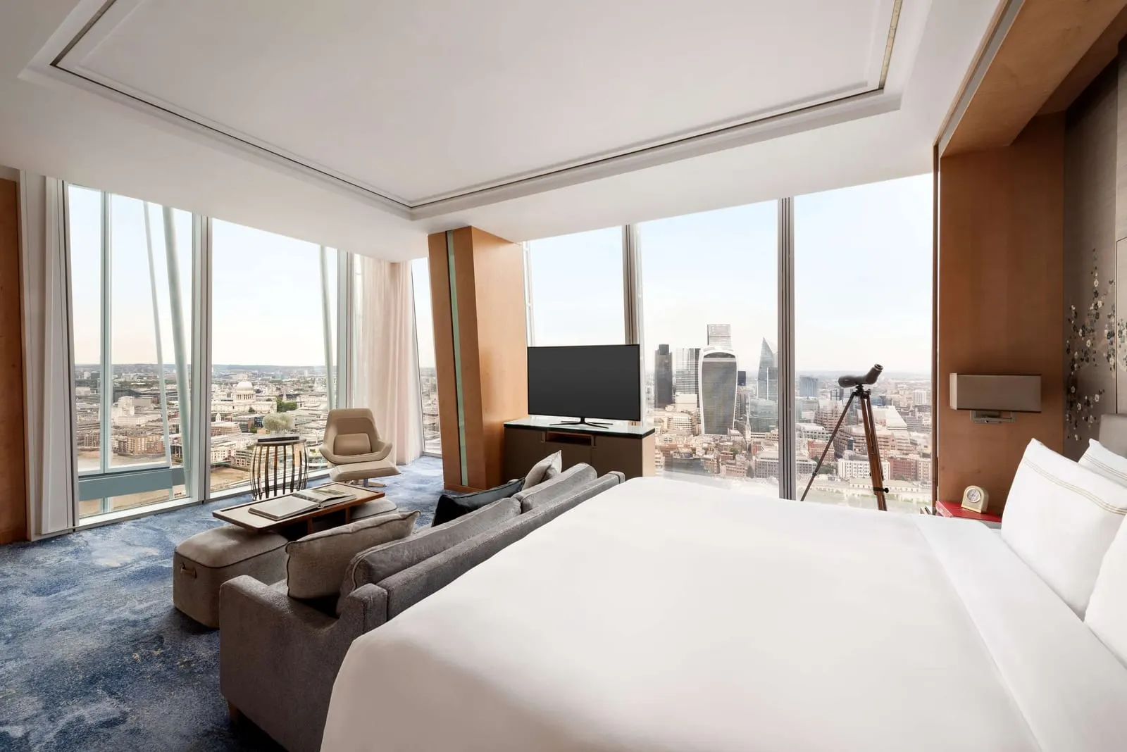 Southwark Suite at Shangri-La The Shard: the bed, armchairs and a telescope by windows onto the City towers