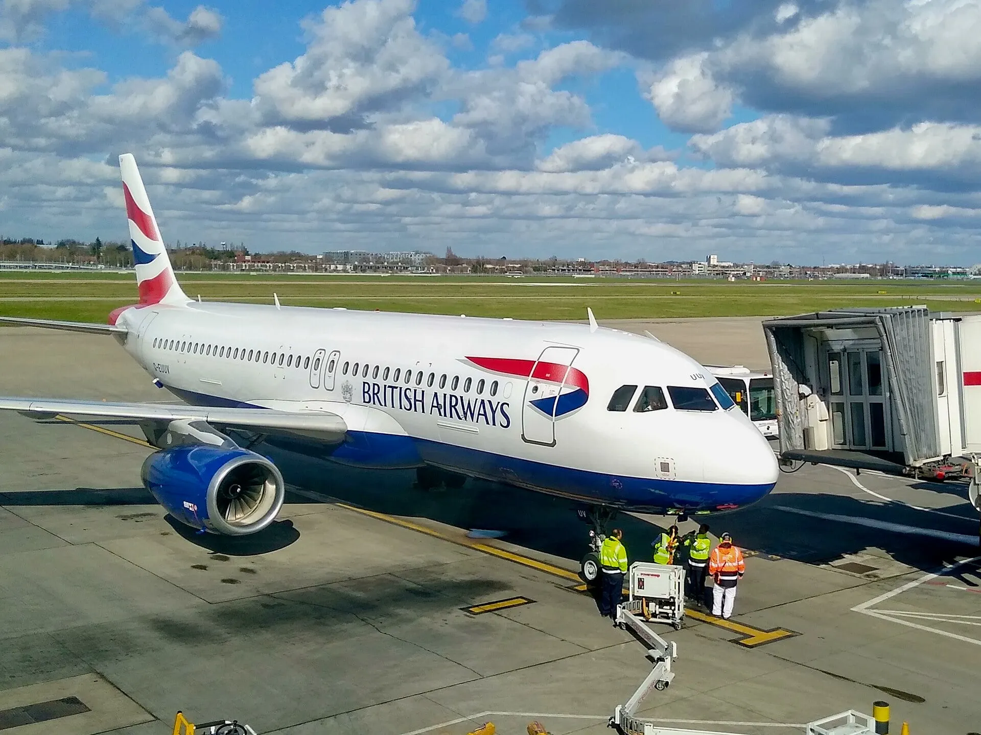 A British Airways A320 on stand at a Heathrow Terminal 5 gate