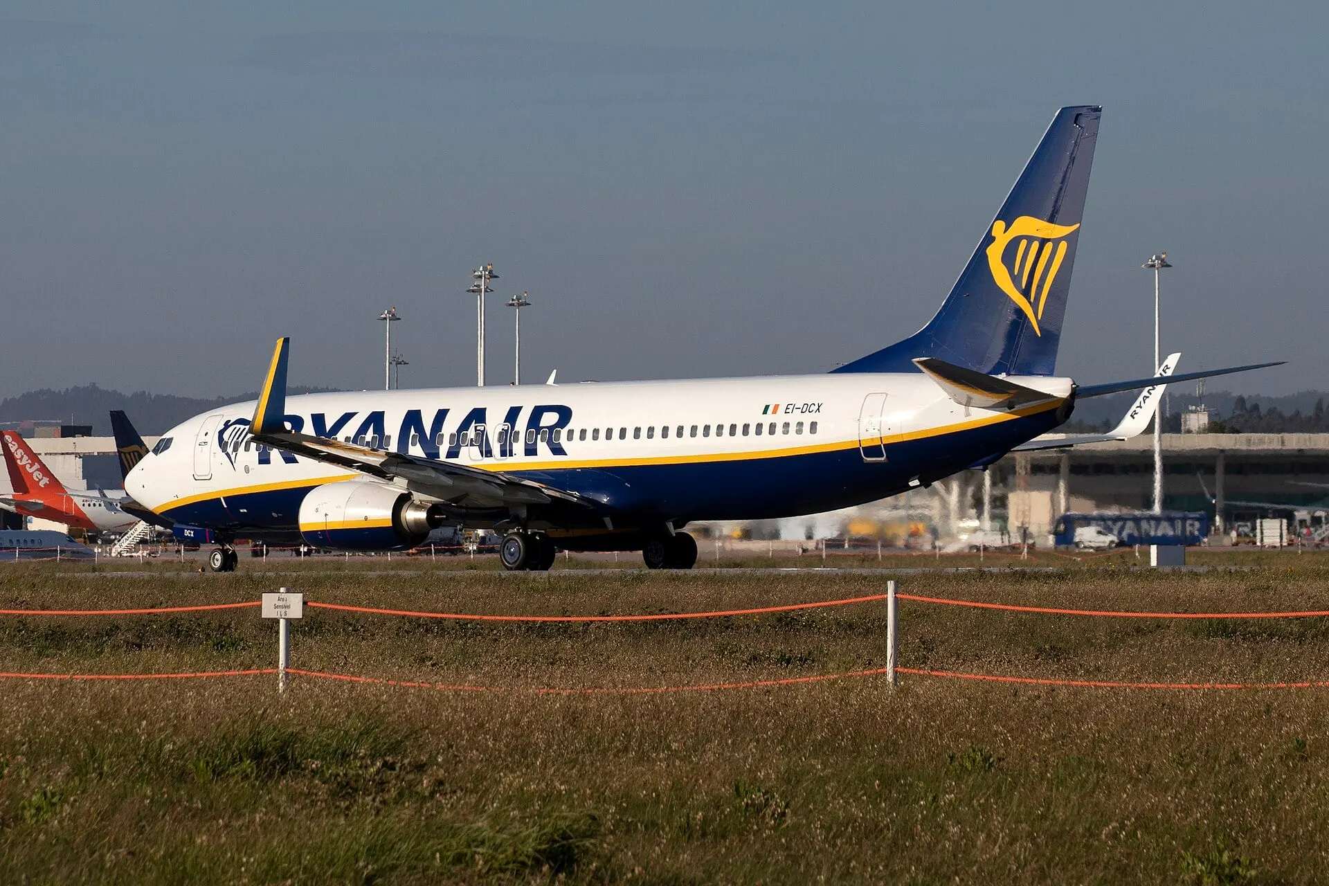 A Ryanair Boeing 737 on the apron at Porto Airport, with the terminal behind