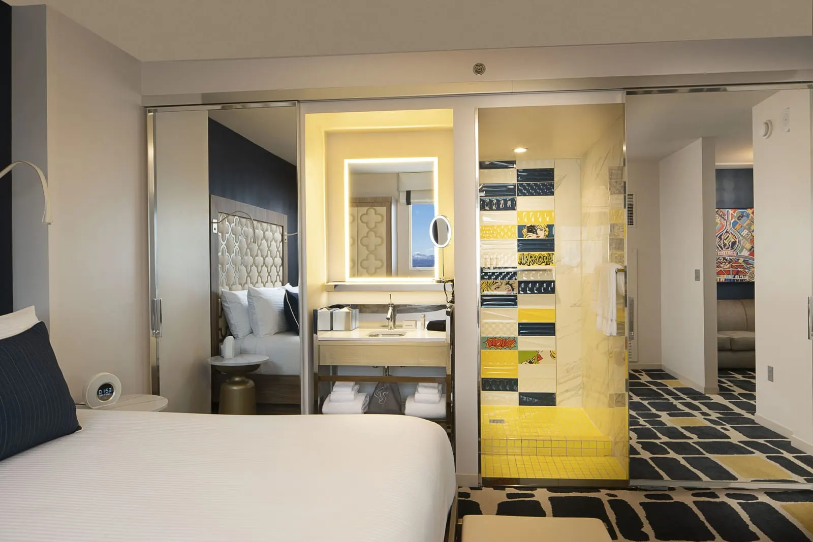 SAHARA Las Vegas: The pop-art bathroom of a Blanca room