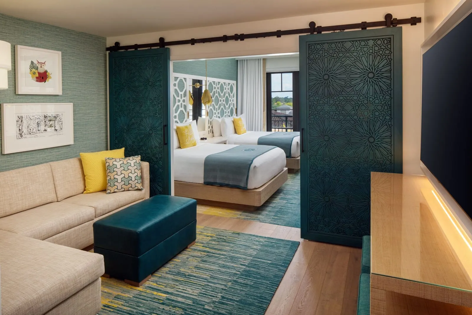 The Alfond Inn: A Parlor Double Queen's sitting area and beds
