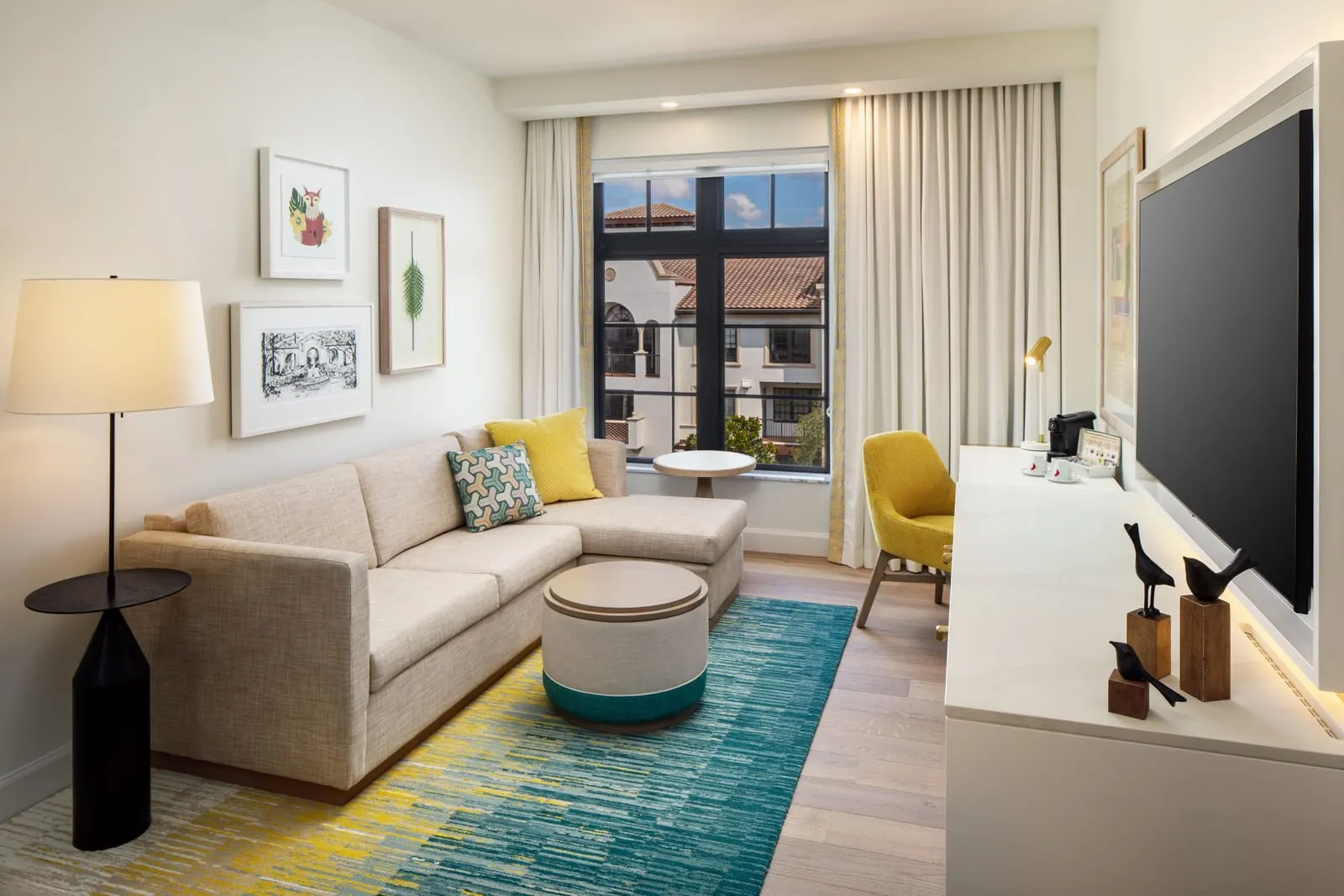 The Alfond Inn: The sitting area of a Parlor King Room