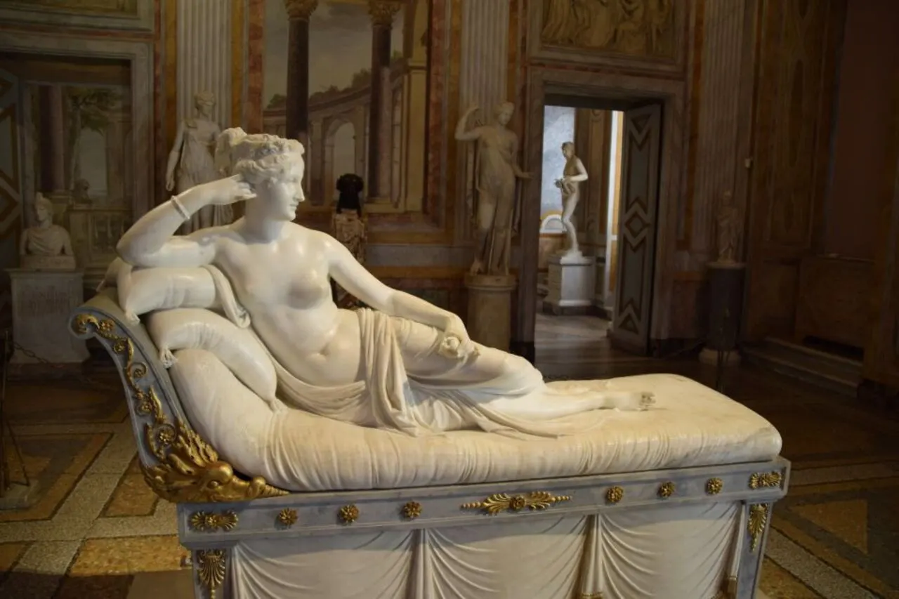 Canova's Pauline Bonaparte reclining on a marble couch