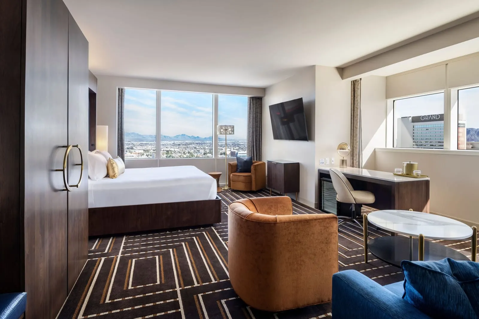 Circa Resort & Casino: A Corner Studio, with windows on two walls