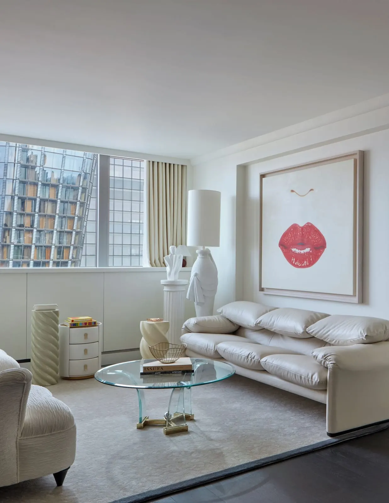 Dynasty Cabin Suite at Sea Containers London: a white sofa, a glass coffee table and a large lips artwork