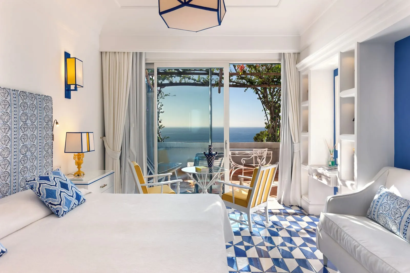 Il San Pietro di Positano: An Elite Room opening onto its sea terrace
