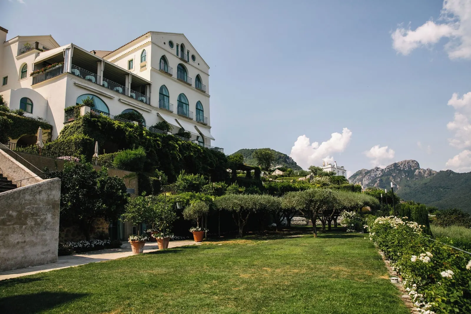 Caruso, A Belmond Hotel: The lawn and terraced gardens below the palazzo