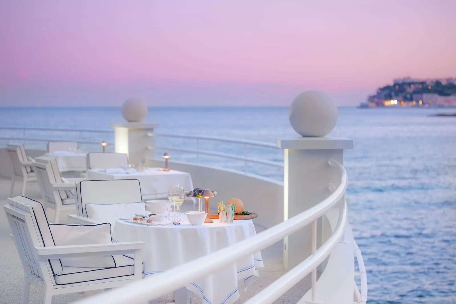 Monte-Carlo Beach: Dinner at sunset