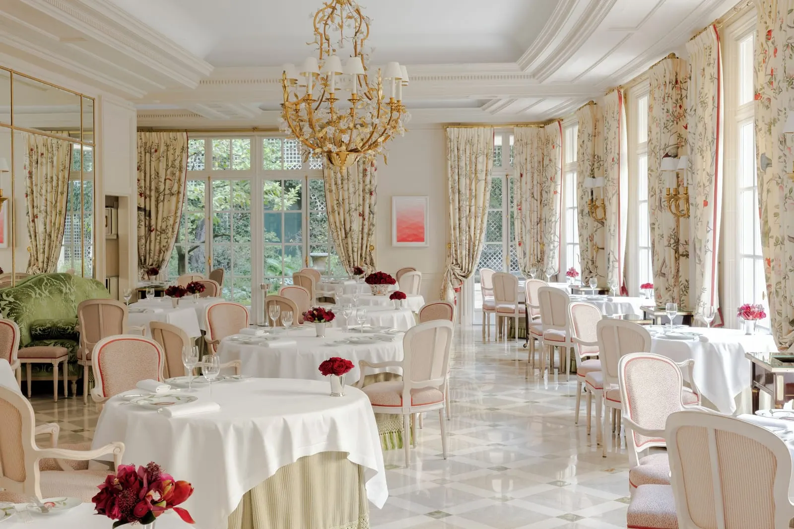 Le Bristol Paris: Epicure's dining room, opening onto the garden
