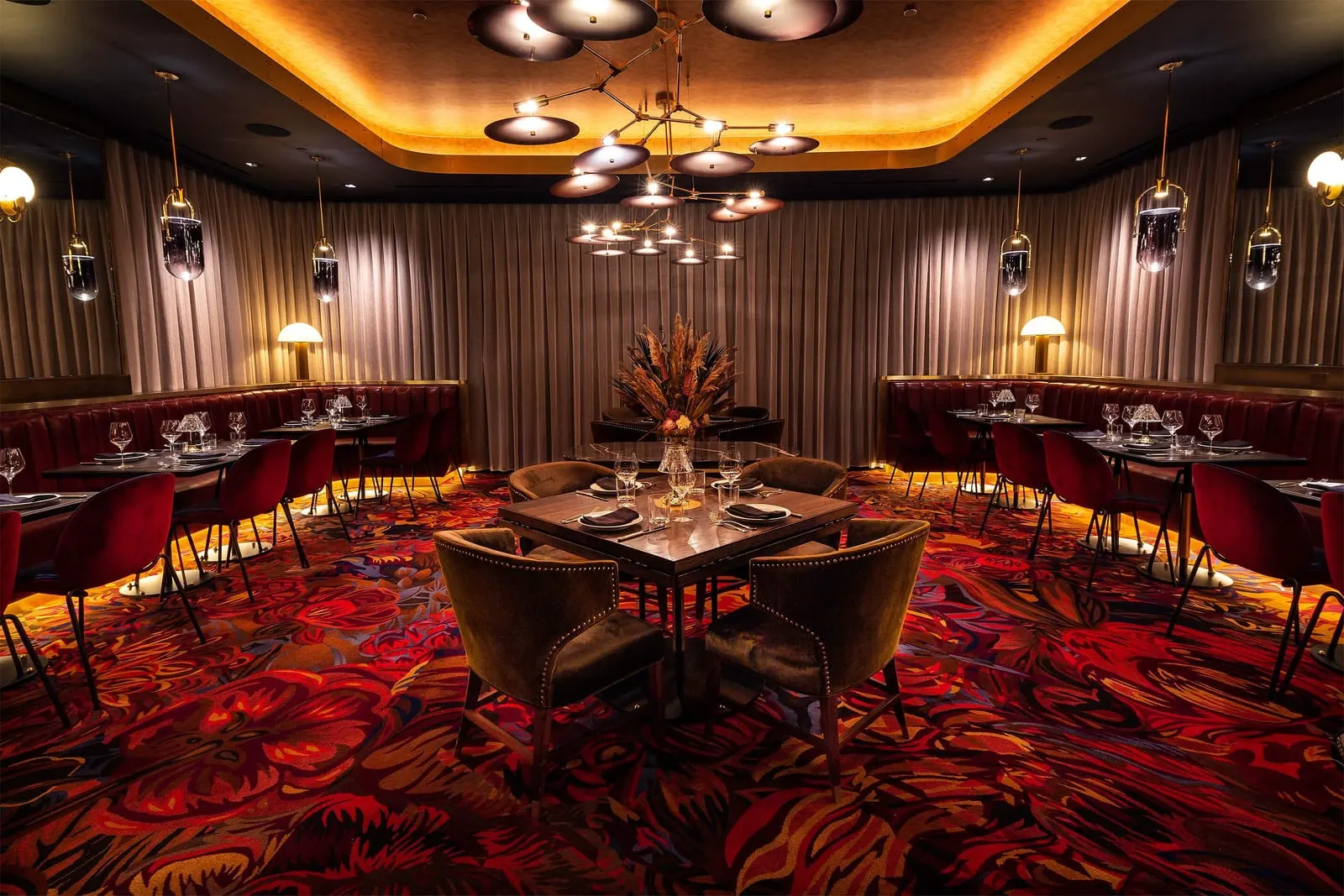 Circa Resort & Casino: A dining room at Barry's Downtown Prime