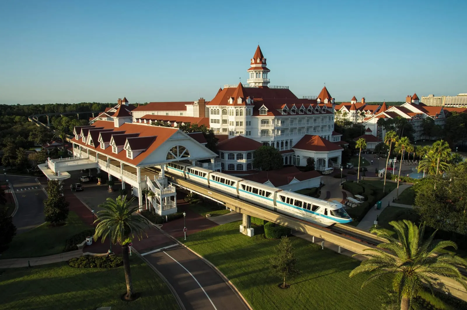 Disney's Grand Floridian Resort & Spa: The Resort Monorail at the main building