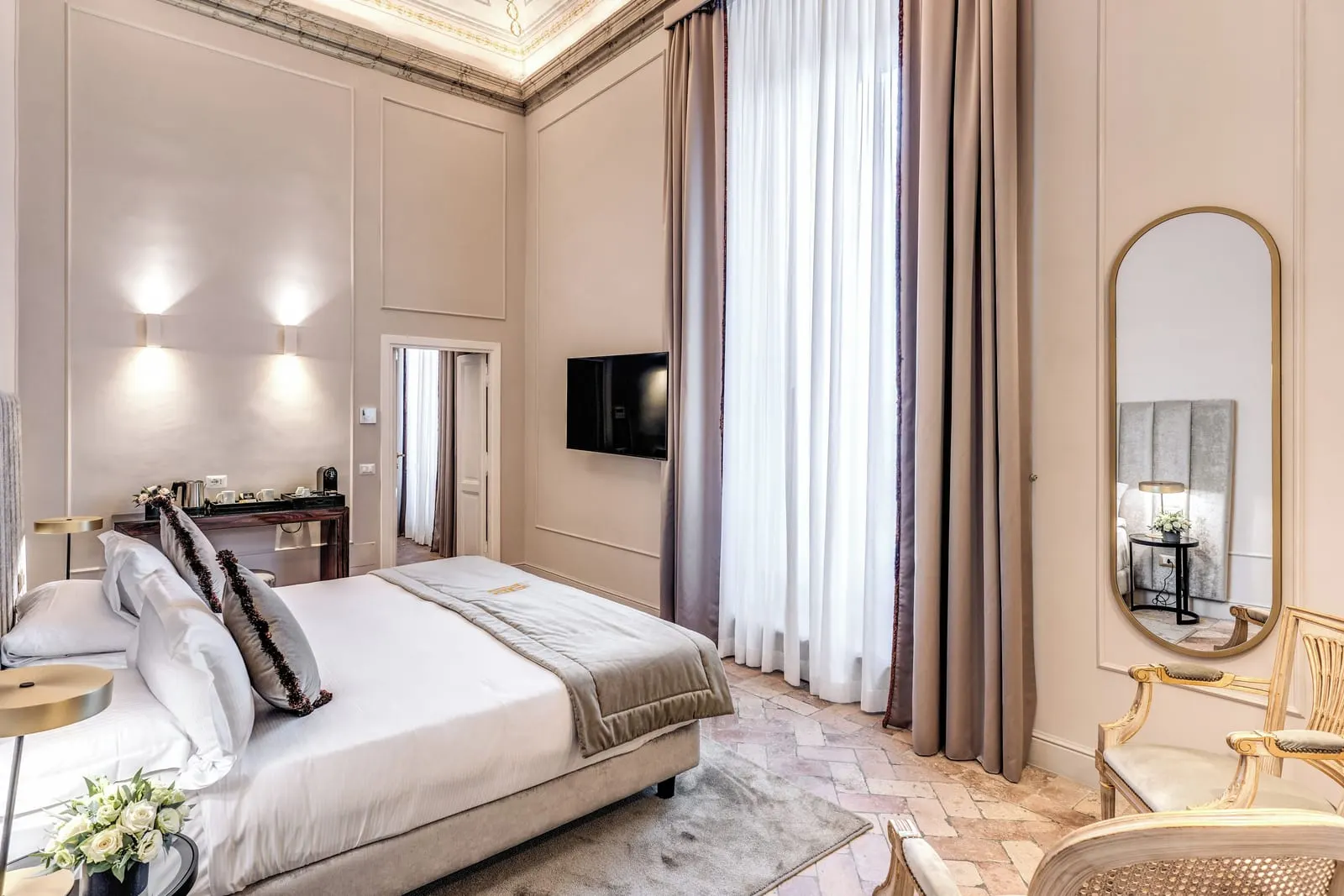 Eitch Borromini Palazzo Pamphilj: A bedroom in marble