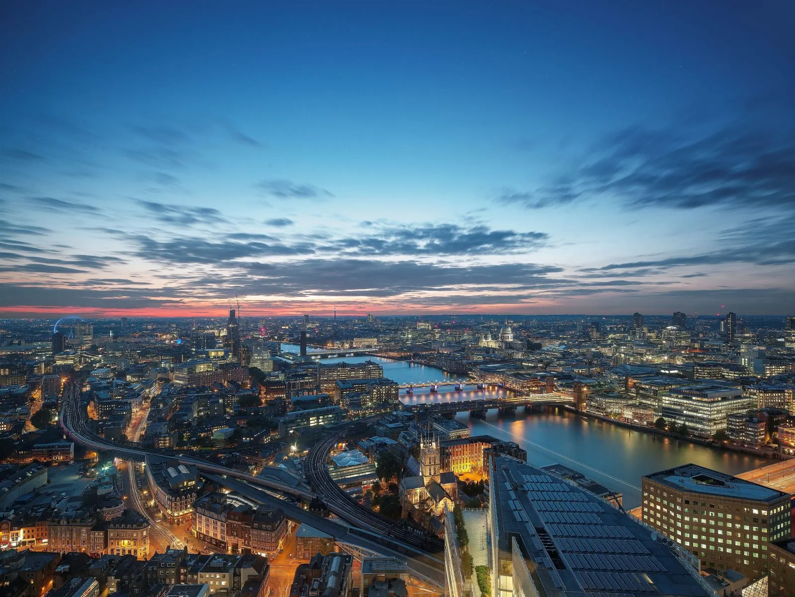 Shangri-La The Shard, London: London at sunset from level 52