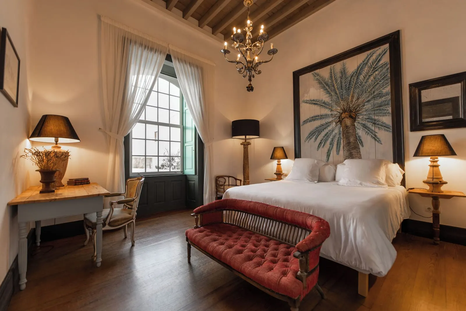 La Casa de los Naranjos: A bedroom with a painted palm headboard