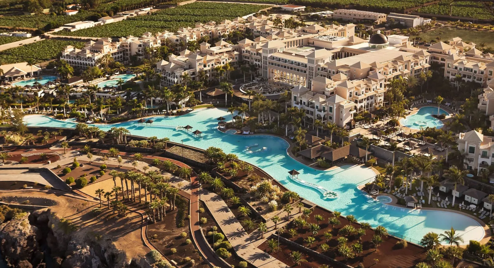Gran Meliá Palacio de Isora: The resort and its pools from above